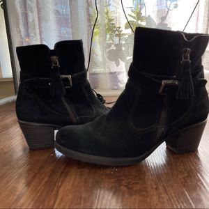Comfy black booties